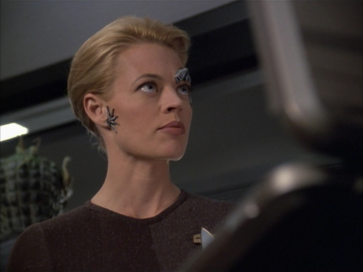 extant_StarTrek_VOY_6x02-SurvivalInstinct_00655.jpg