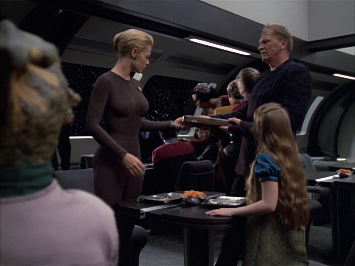 extant_StarTrek_VOY_6x02-SurvivalInstinct_00665.jpg