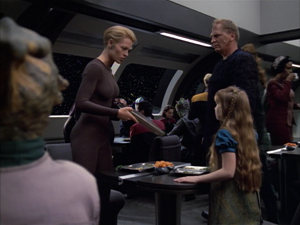 extant_StarTrek_VOY_6x02-SurvivalInstinct_00668.jpg