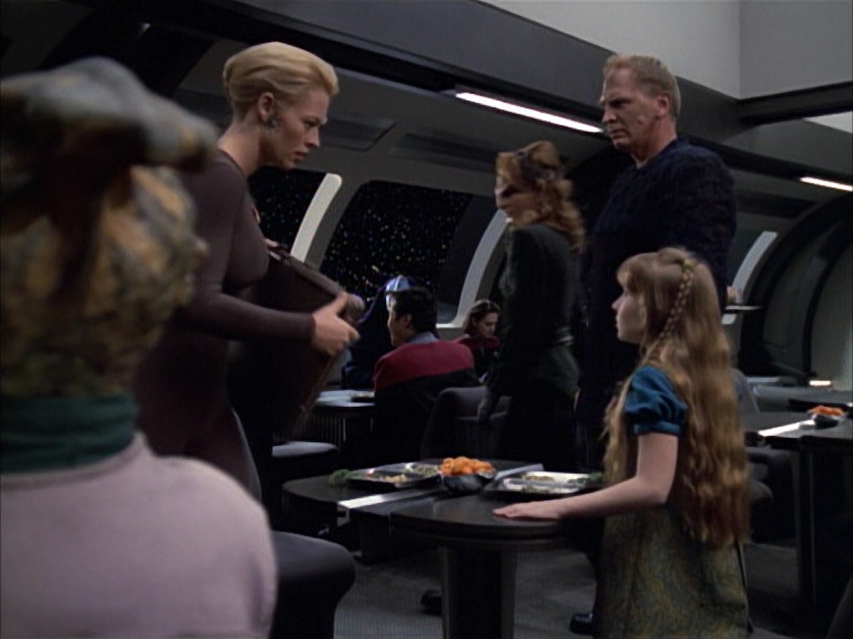extant_StarTrek_VOY_6x02-SurvivalInstinct_00669.jpg
