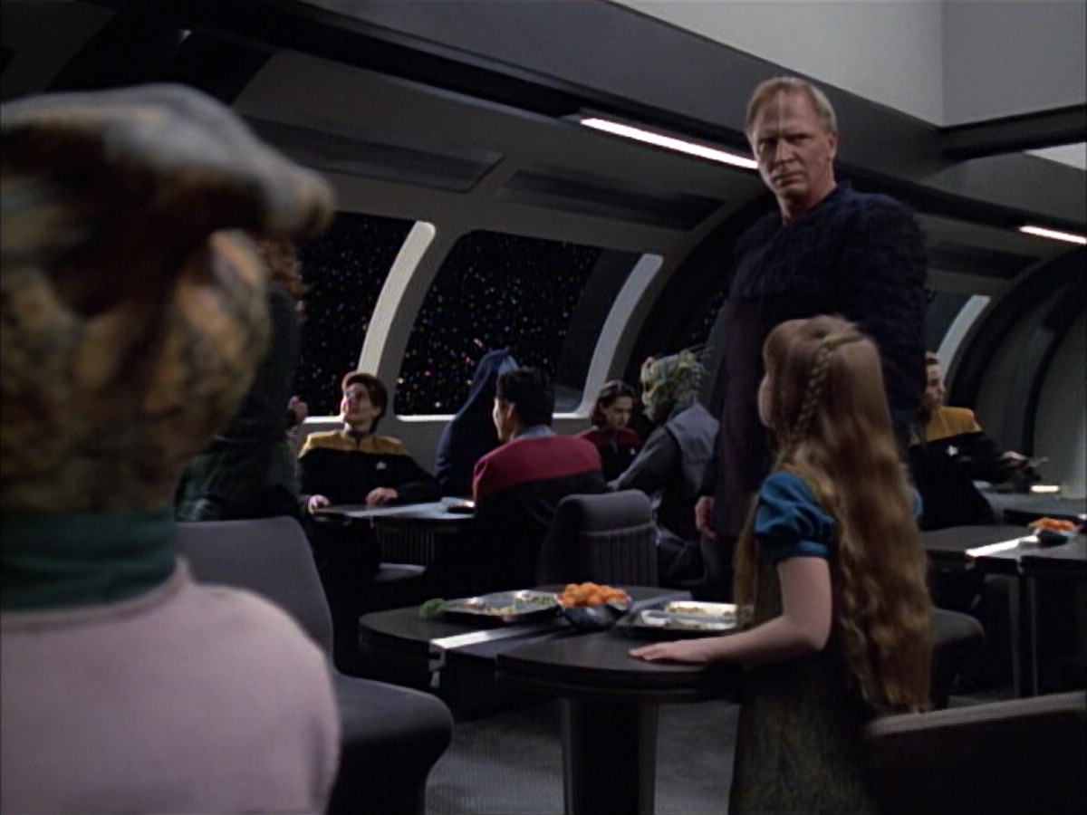 extant_StarTrek_VOY_6x02-SurvivalInstinct_00671.jpg