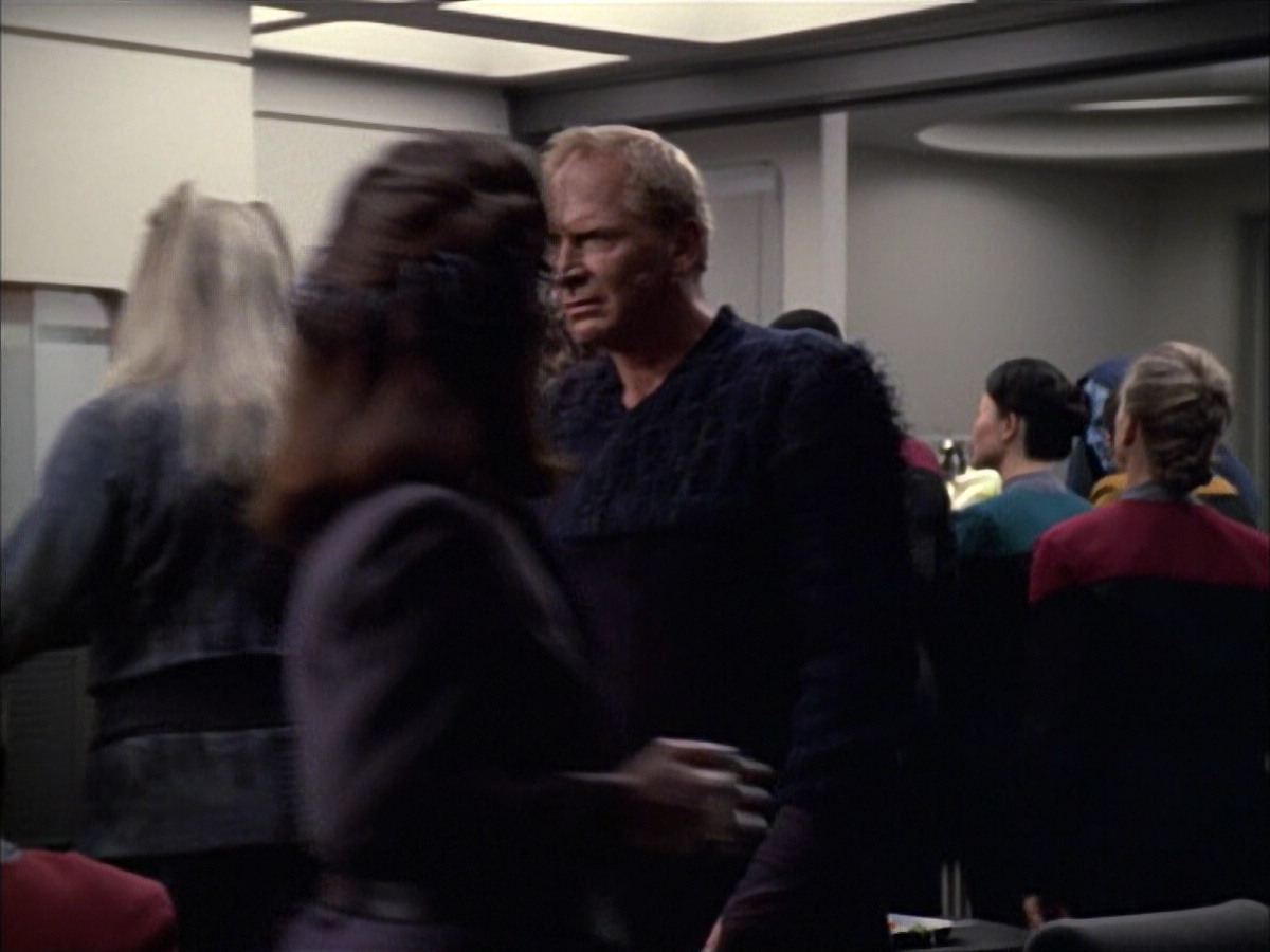 extant_StarTrek_VOY_6x02-SurvivalInstinct_00685.jpg