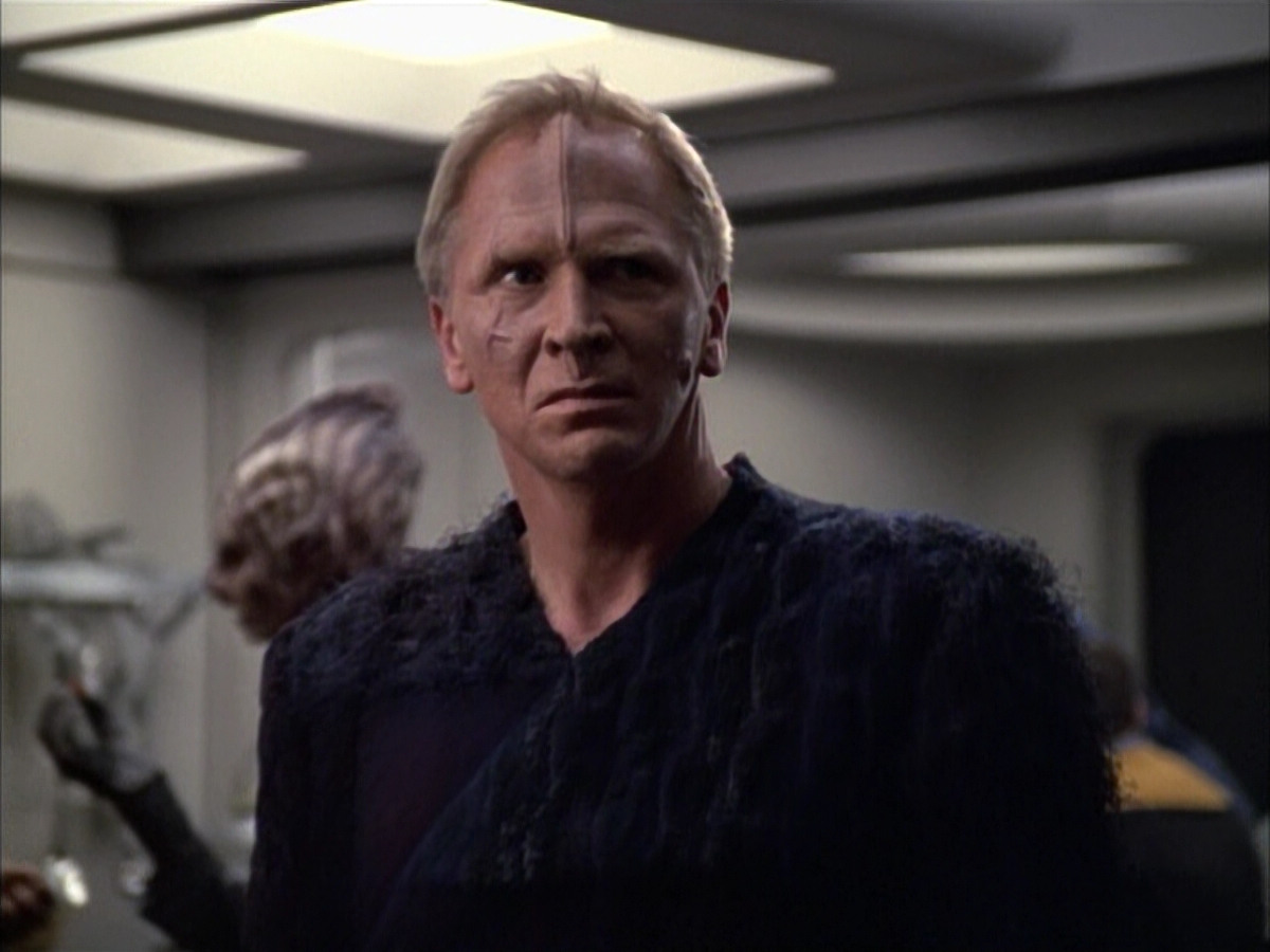 extant_StarTrek_VOY_6x02-SurvivalInstinct_00688.jpg