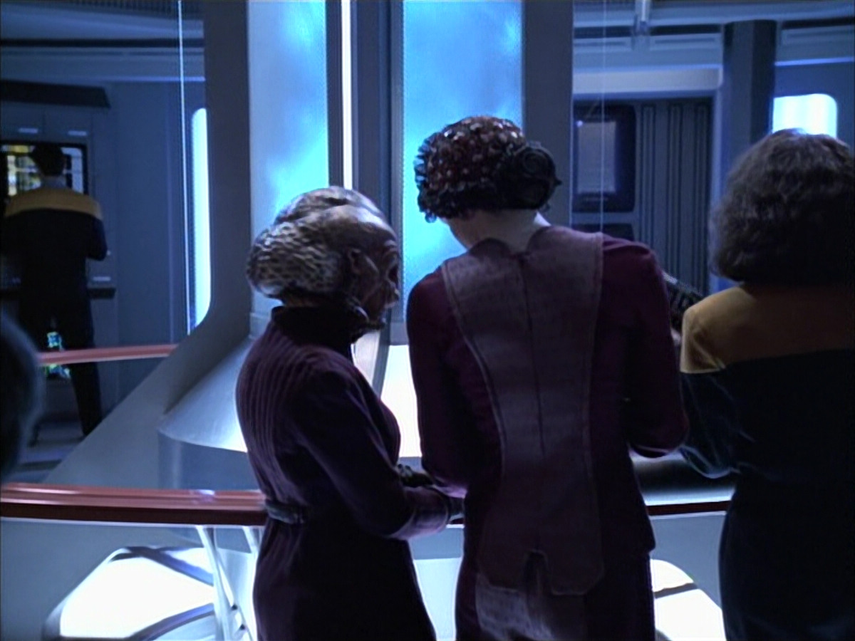 extant_StarTrek_VOY_6x02-SurvivalInstinct_00693.jpg