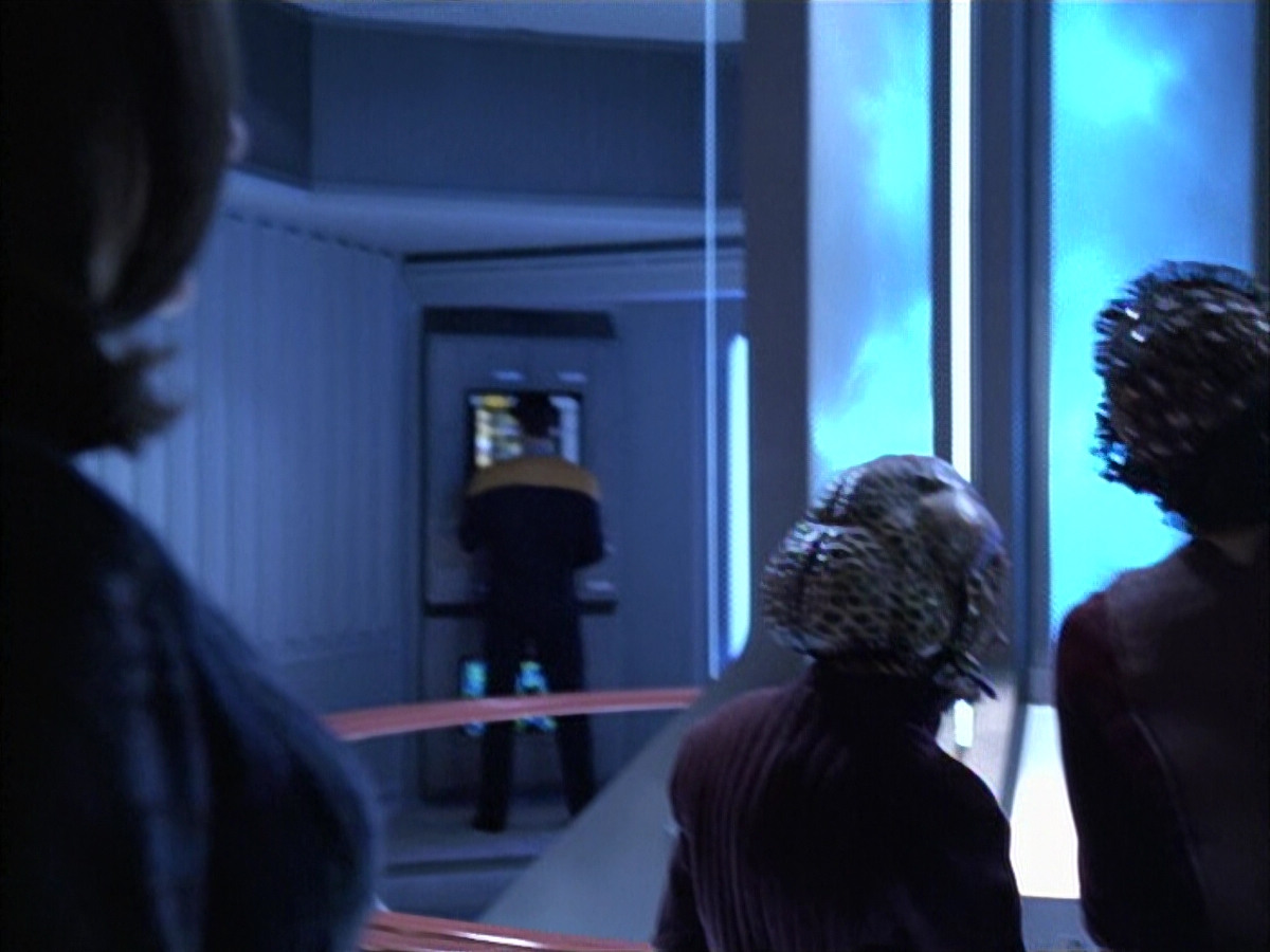 extant_StarTrek_VOY_6x02-SurvivalInstinct_00695.jpg