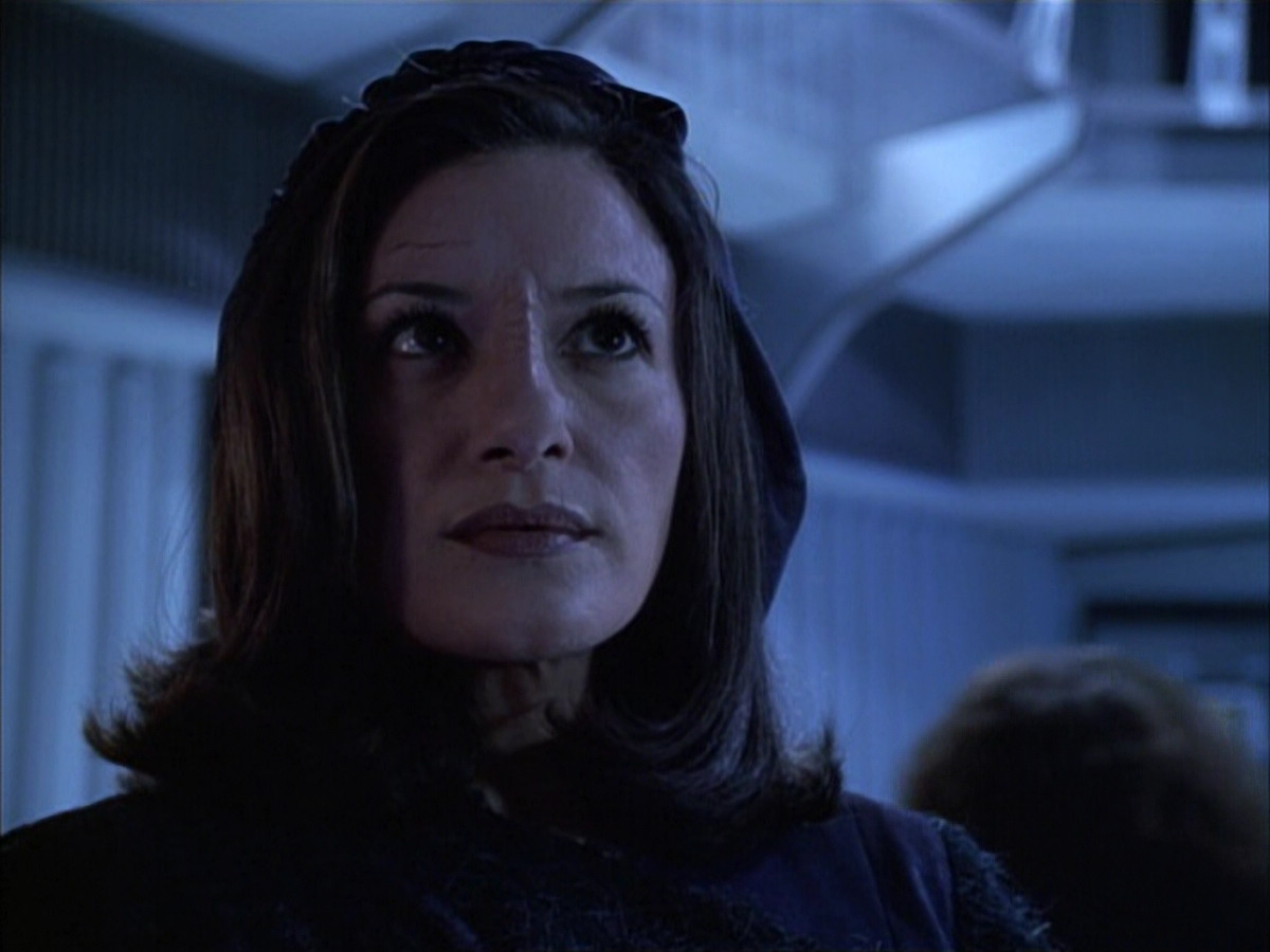 extant_StarTrek_VOY_6x02-SurvivalInstinct_00705.jpg