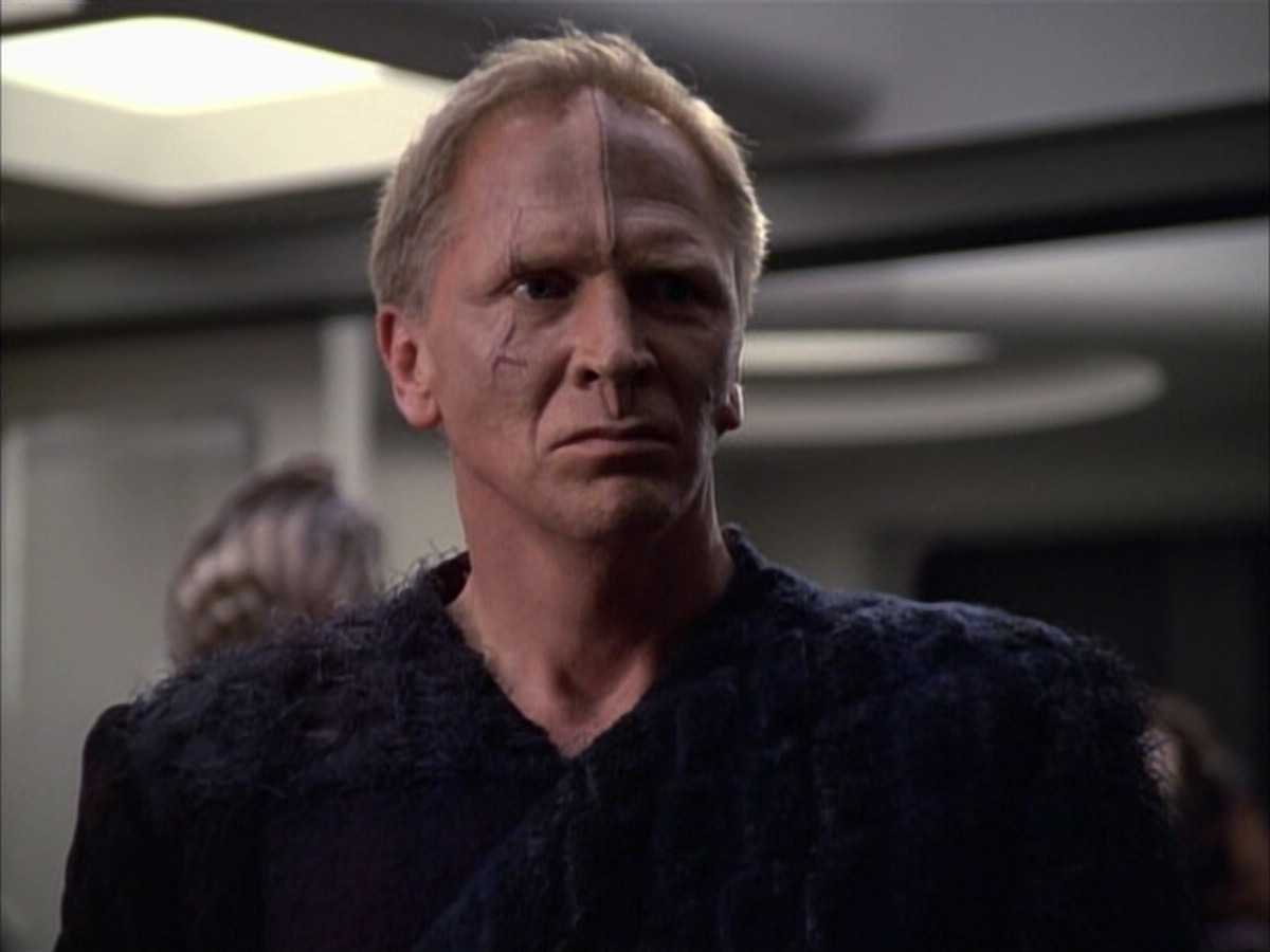 extant_StarTrek_VOY_6x02-SurvivalInstinct_00710.jpg