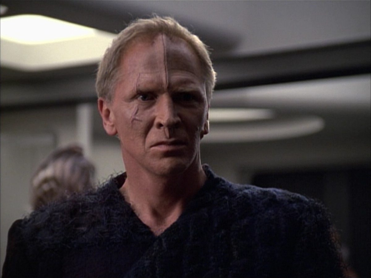 extant_StarTrek_VOY_6x02-SurvivalInstinct_00713.jpg