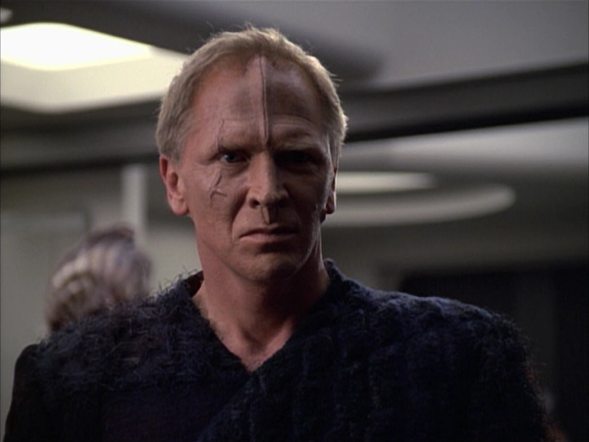 extant_StarTrek_VOY_6x02-SurvivalInstinct_00714.jpg