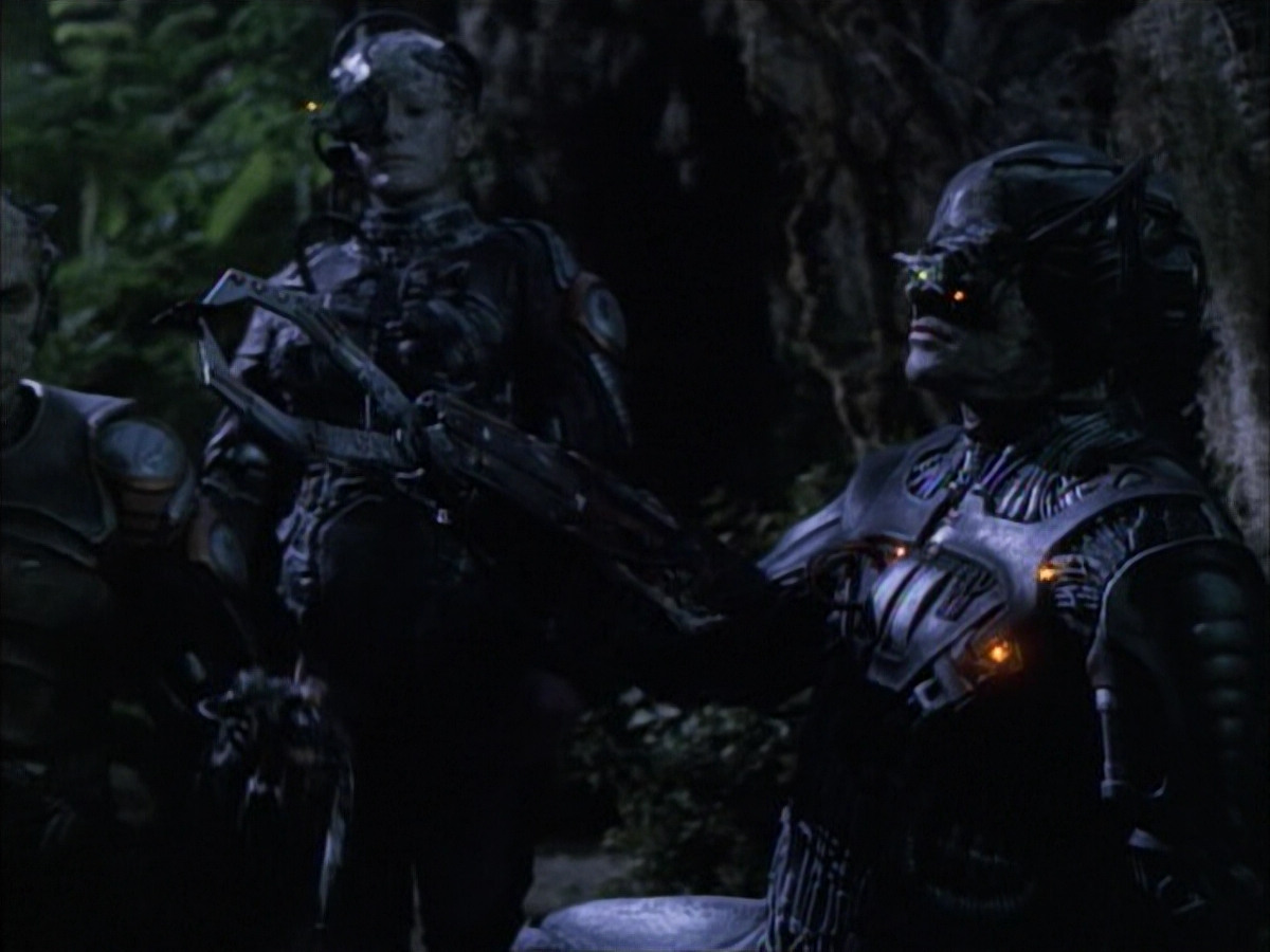 extant_StarTrek_VOY_6x02-SurvivalInstinct_00731.jpg