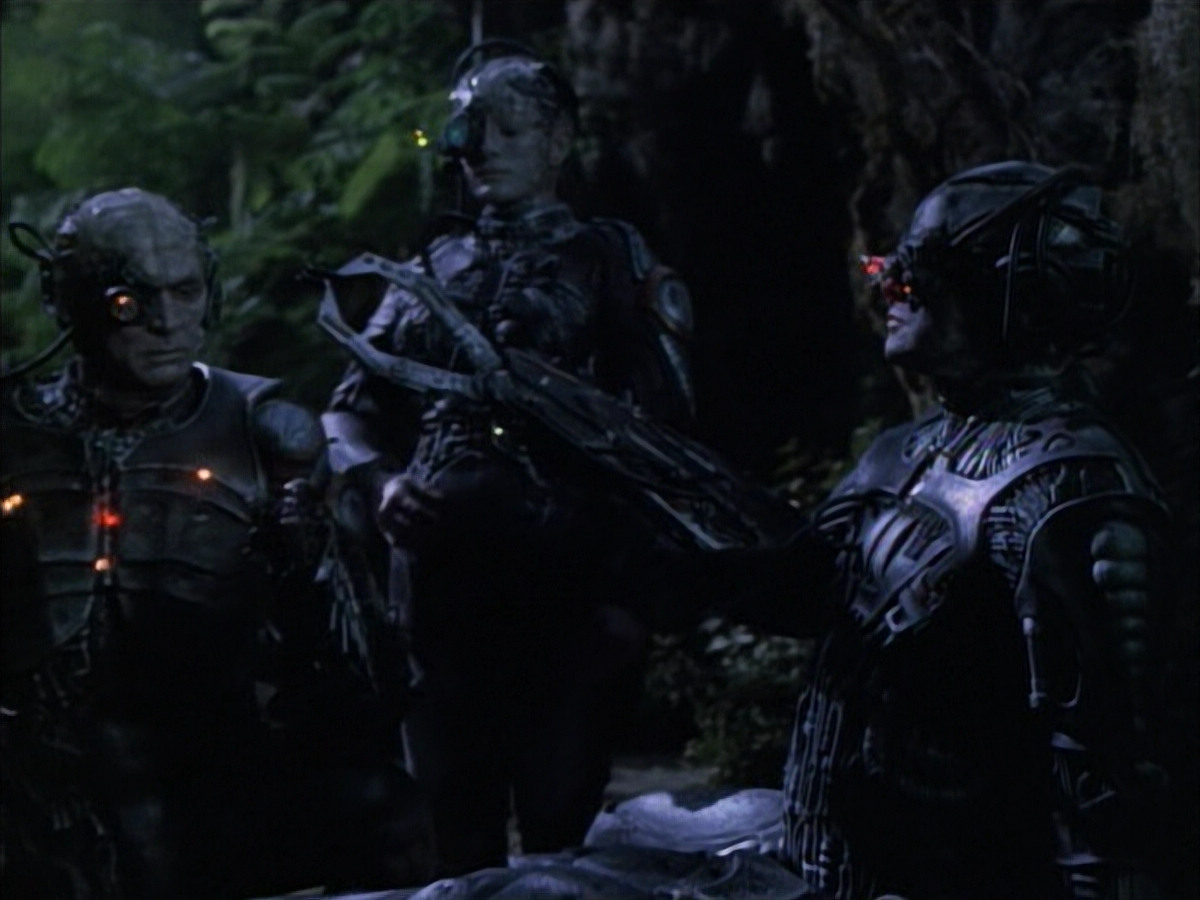 extant_StarTrek_VOY_6x02-SurvivalInstinct_00732.jpg