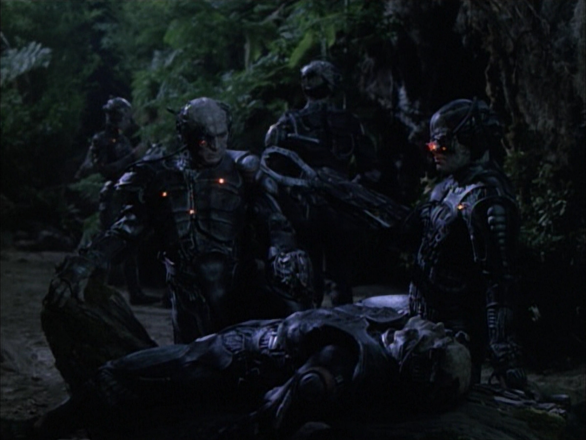 extant_StarTrek_VOY_6x02-SurvivalInstinct_00738.jpg