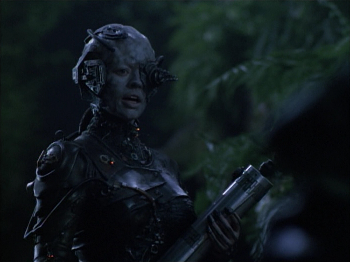 extant_StarTrek_VOY_6x02-SurvivalInstinct_00742.jpg