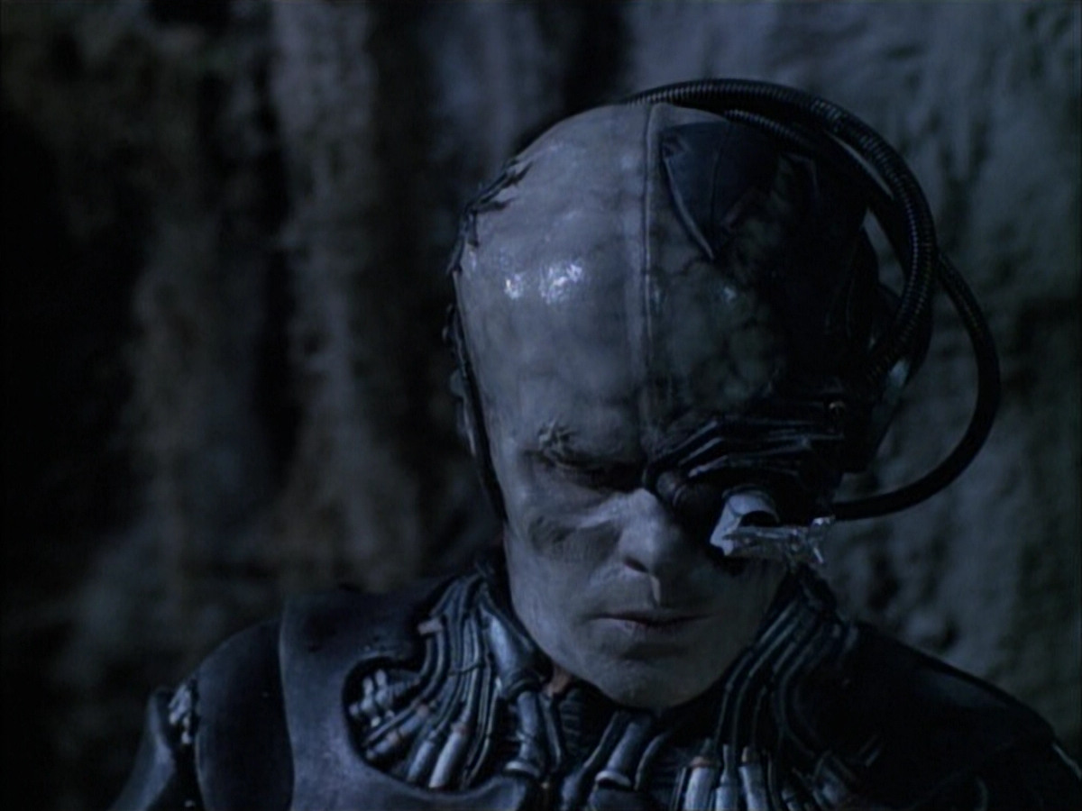 extant_StarTrek_VOY_6x02-SurvivalInstinct_00745.jpg