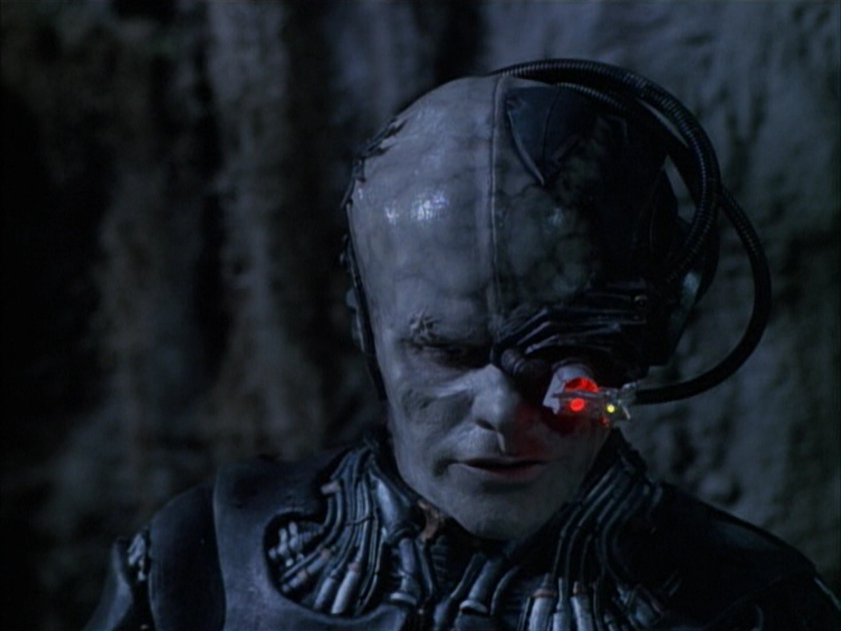 extant_StarTrek_VOY_6x02-SurvivalInstinct_00746.jpg