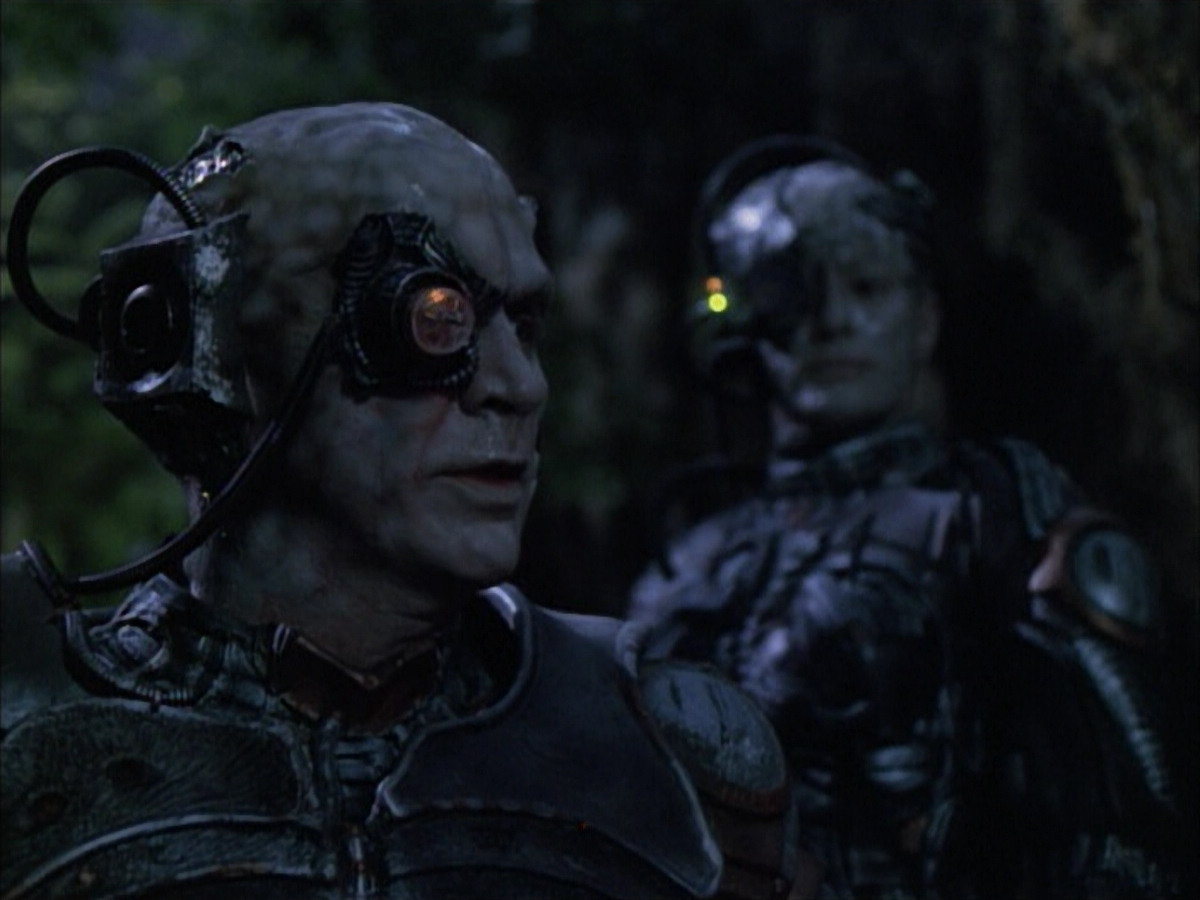 extant_StarTrek_VOY_6x02-SurvivalInstinct_00759.jpg