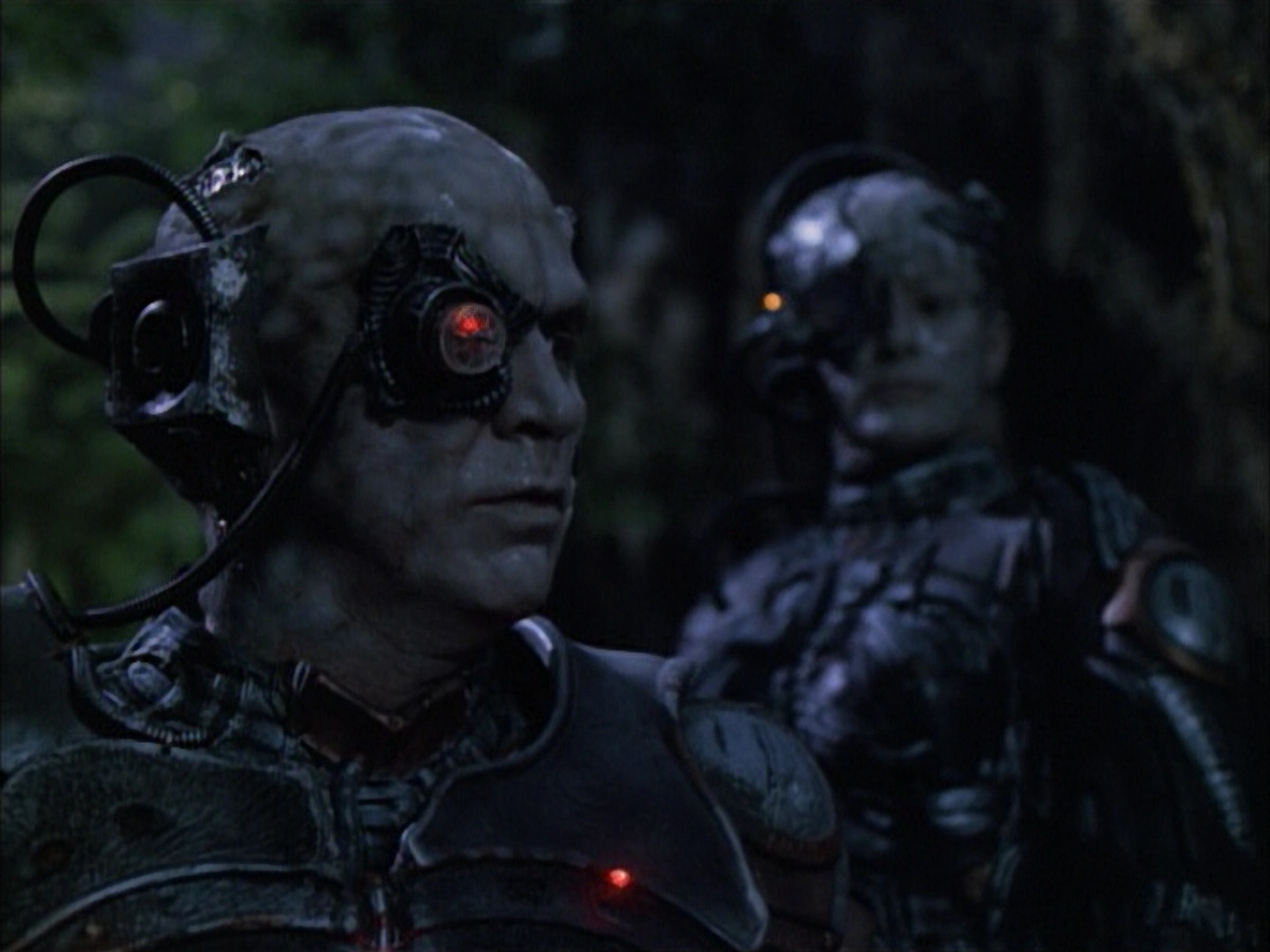 extant_StarTrek_VOY_6x02-SurvivalInstinct_00760.jpg