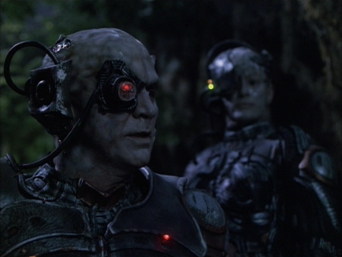 extant_StarTrek_VOY_6x02-SurvivalInstinct_00761.jpg