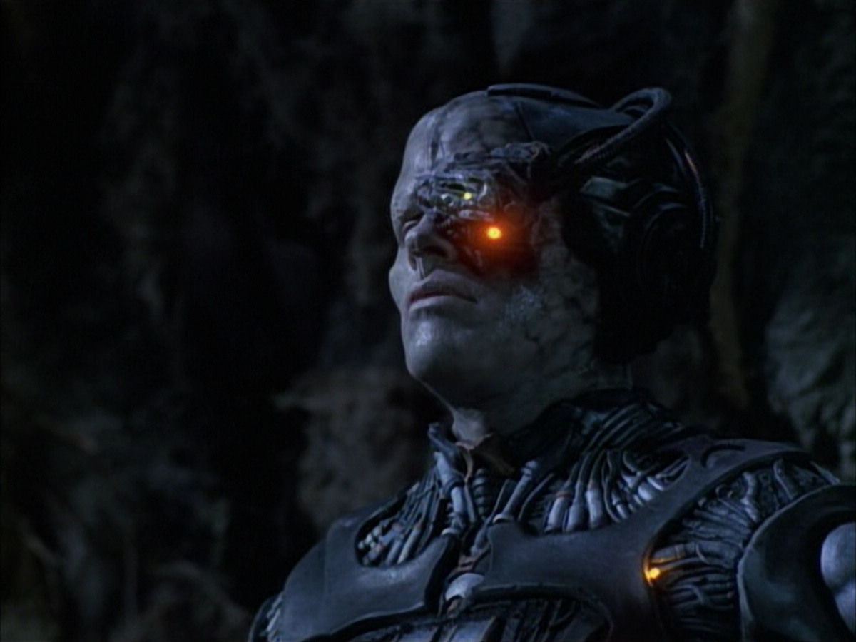 extant_StarTrek_VOY_6x02-SurvivalInstinct_00767.jpg