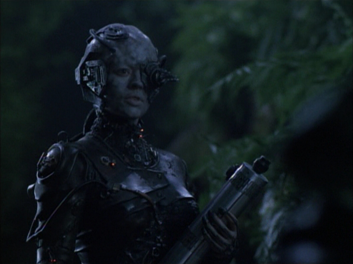 extant_StarTrek_VOY_6x02-SurvivalInstinct_00770.jpg