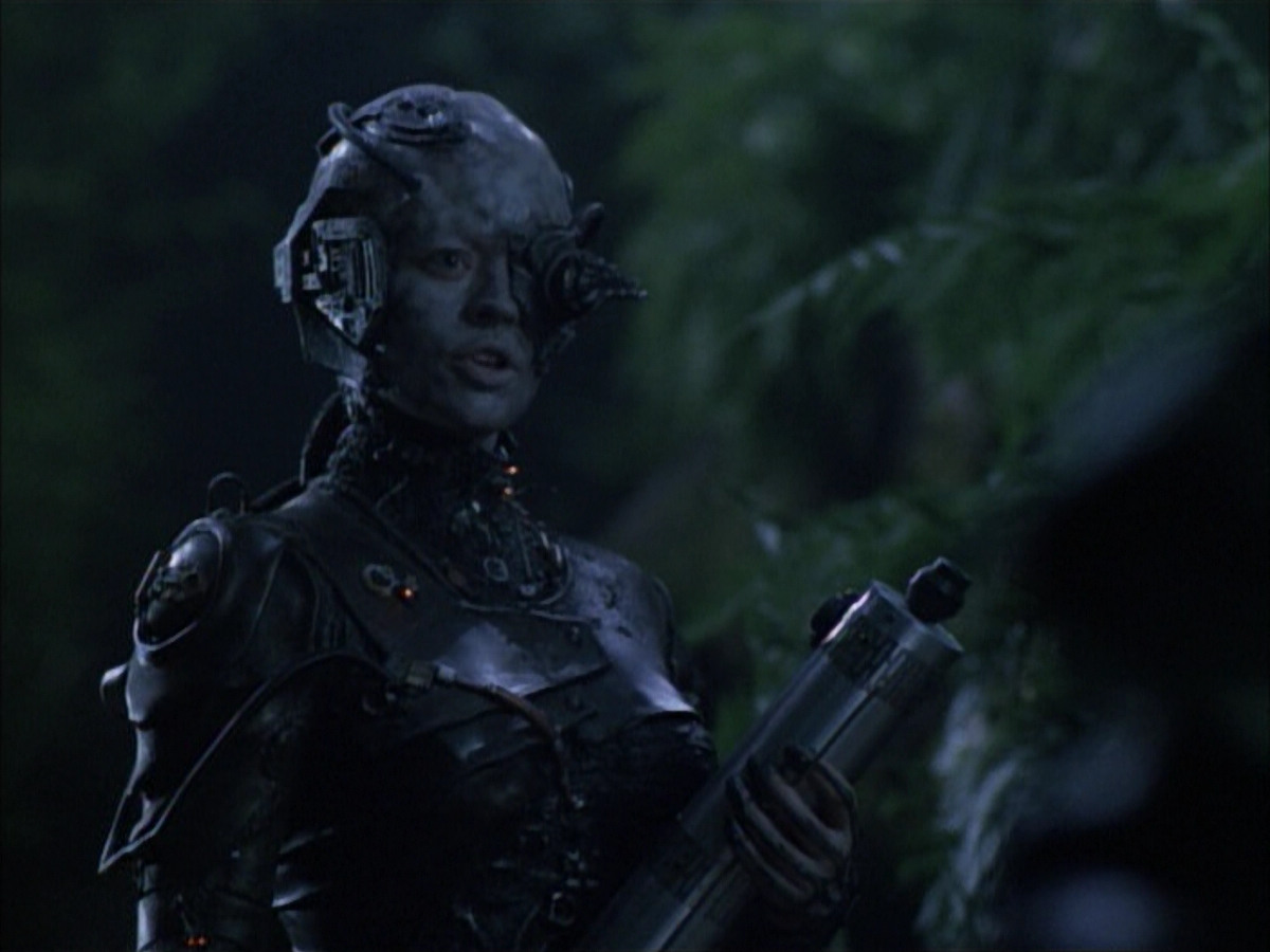 extant_StarTrek_VOY_6x02-SurvivalInstinct_00771.jpg