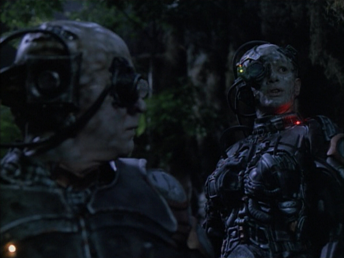 extant_StarTrek_VOY_6x02-SurvivalInstinct_00775.jpg