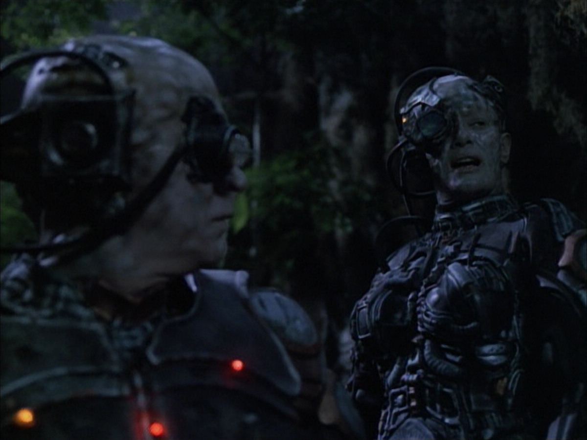 extant_StarTrek_VOY_6x02-SurvivalInstinct_00776.jpg
