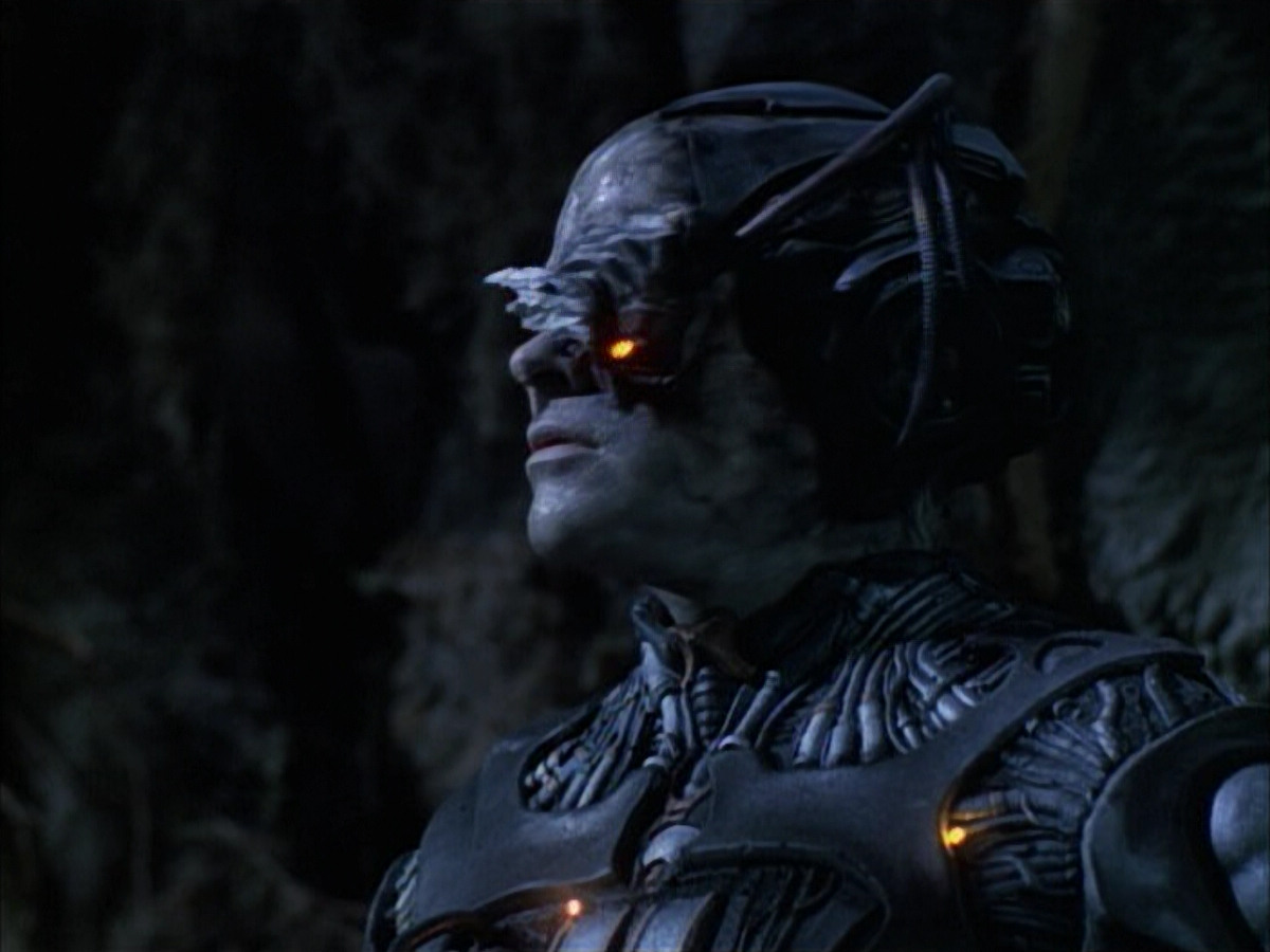 extant_StarTrek_VOY_6x02-SurvivalInstinct_00783.jpg