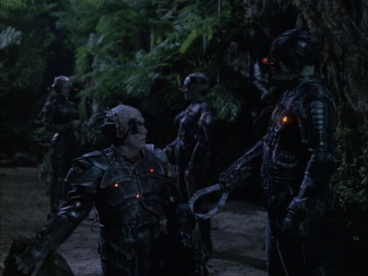 extant_StarTrek_VOY_6x02-SurvivalInstinct_00792.jpg