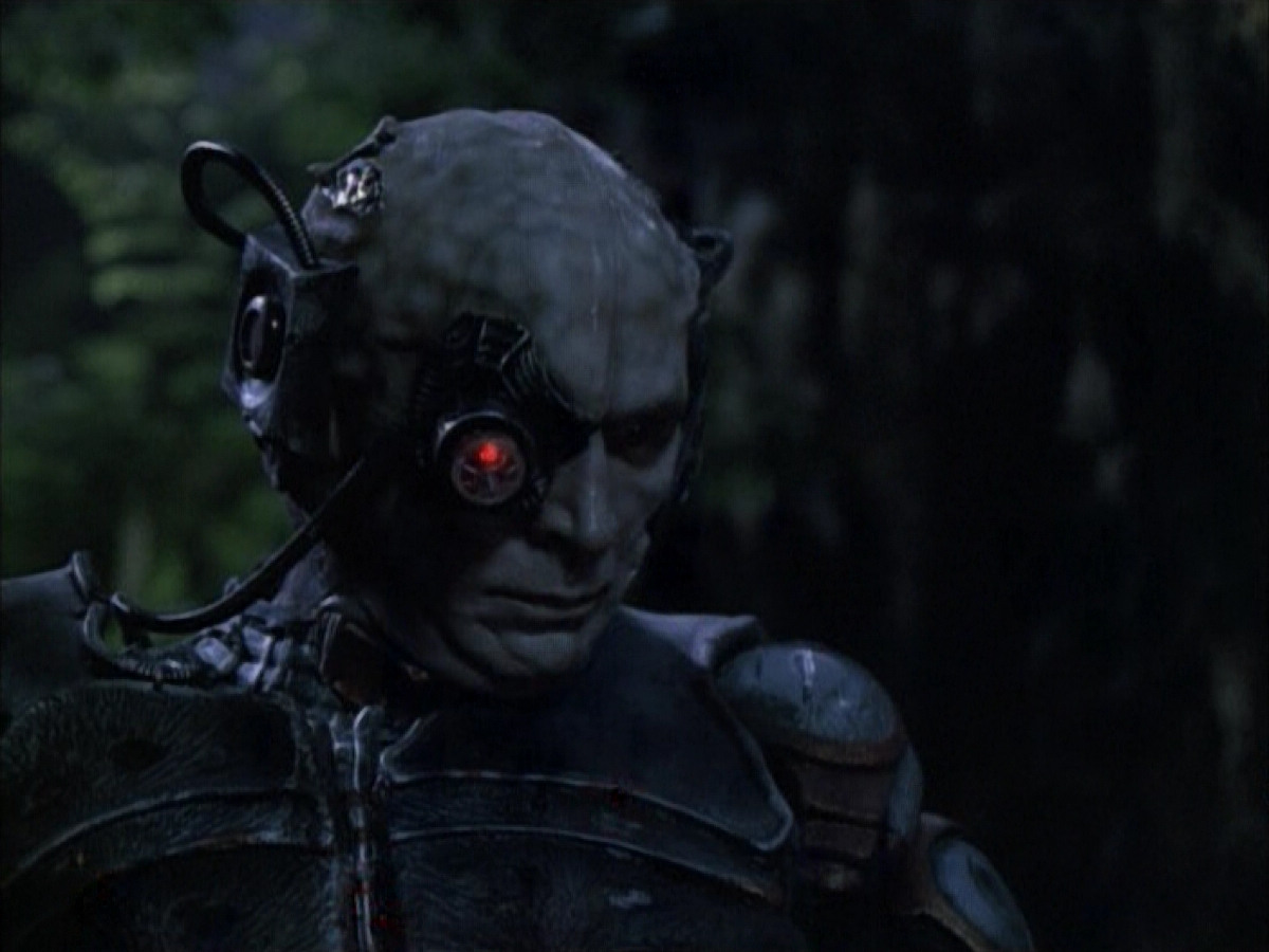 extant_StarTrek_VOY_6x02-SurvivalInstinct_00803.jpg