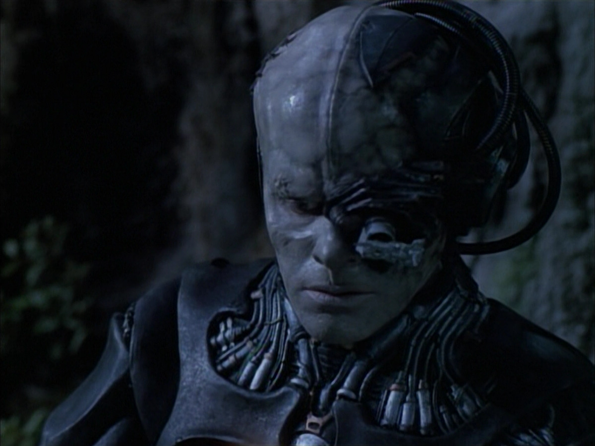 extant_StarTrek_VOY_6x02-SurvivalInstinct_00806.jpg