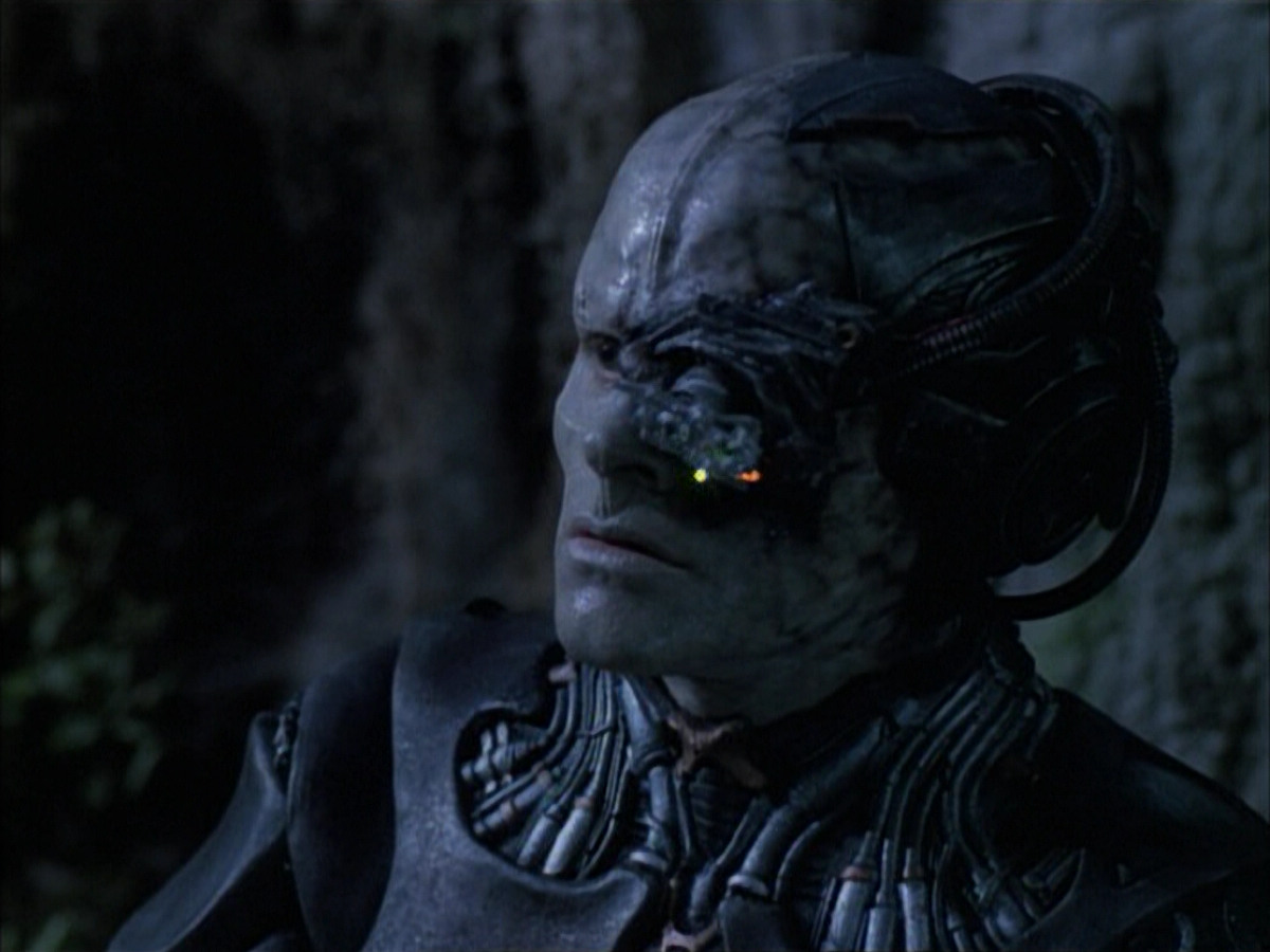 extant_StarTrek_VOY_6x02-SurvivalInstinct_00810.jpg