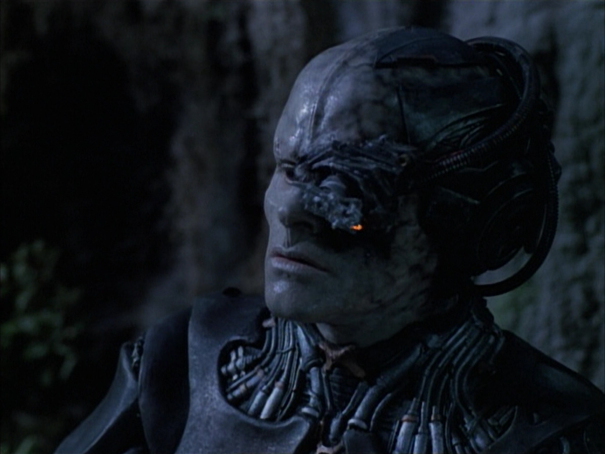 extant_StarTrek_VOY_6x02-SurvivalInstinct_00814.jpg