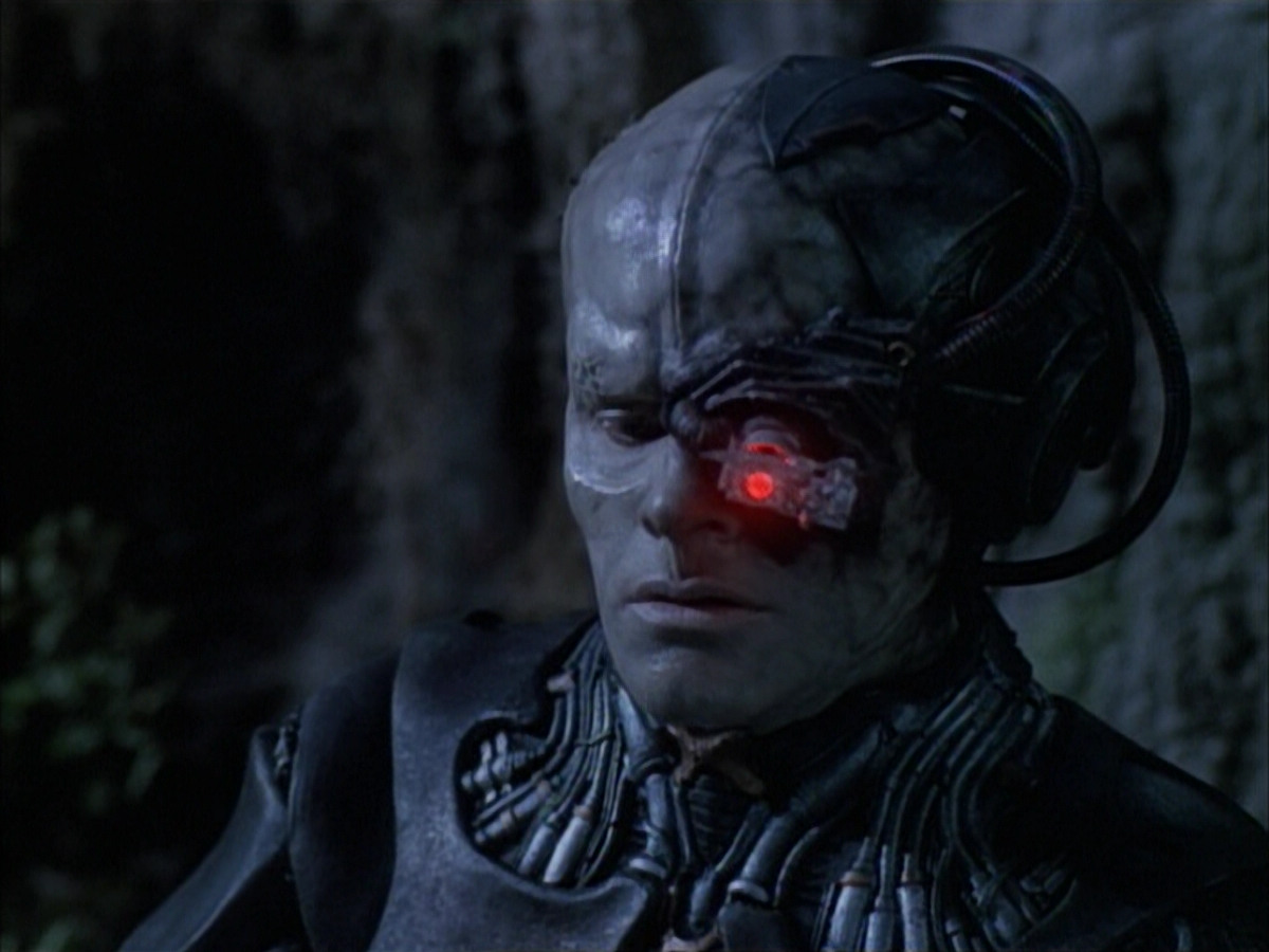 extant_StarTrek_VOY_6x02-SurvivalInstinct_00815.jpg