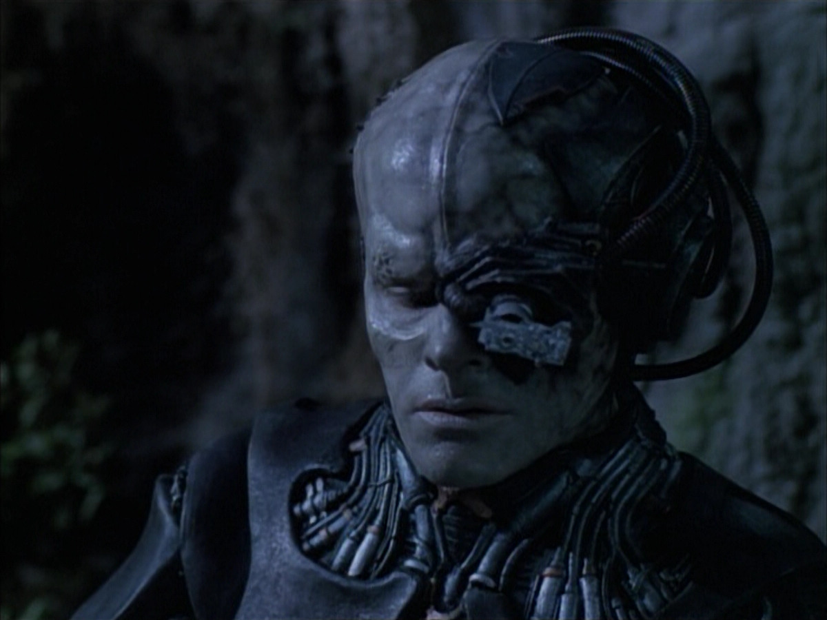 extant_StarTrek_VOY_6x02-SurvivalInstinct_00816.jpg