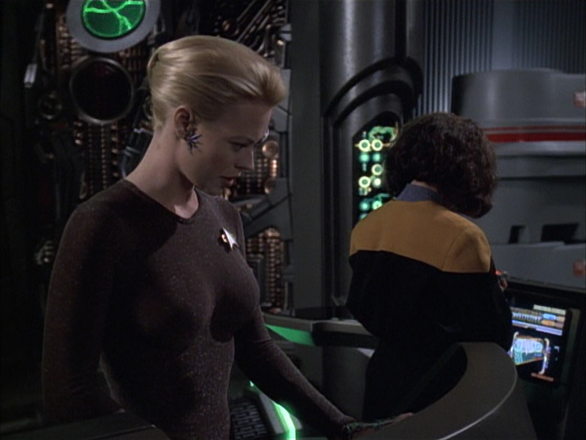extant_StarTrek_VOY_6x02-SurvivalInstinct_00831.jpg
