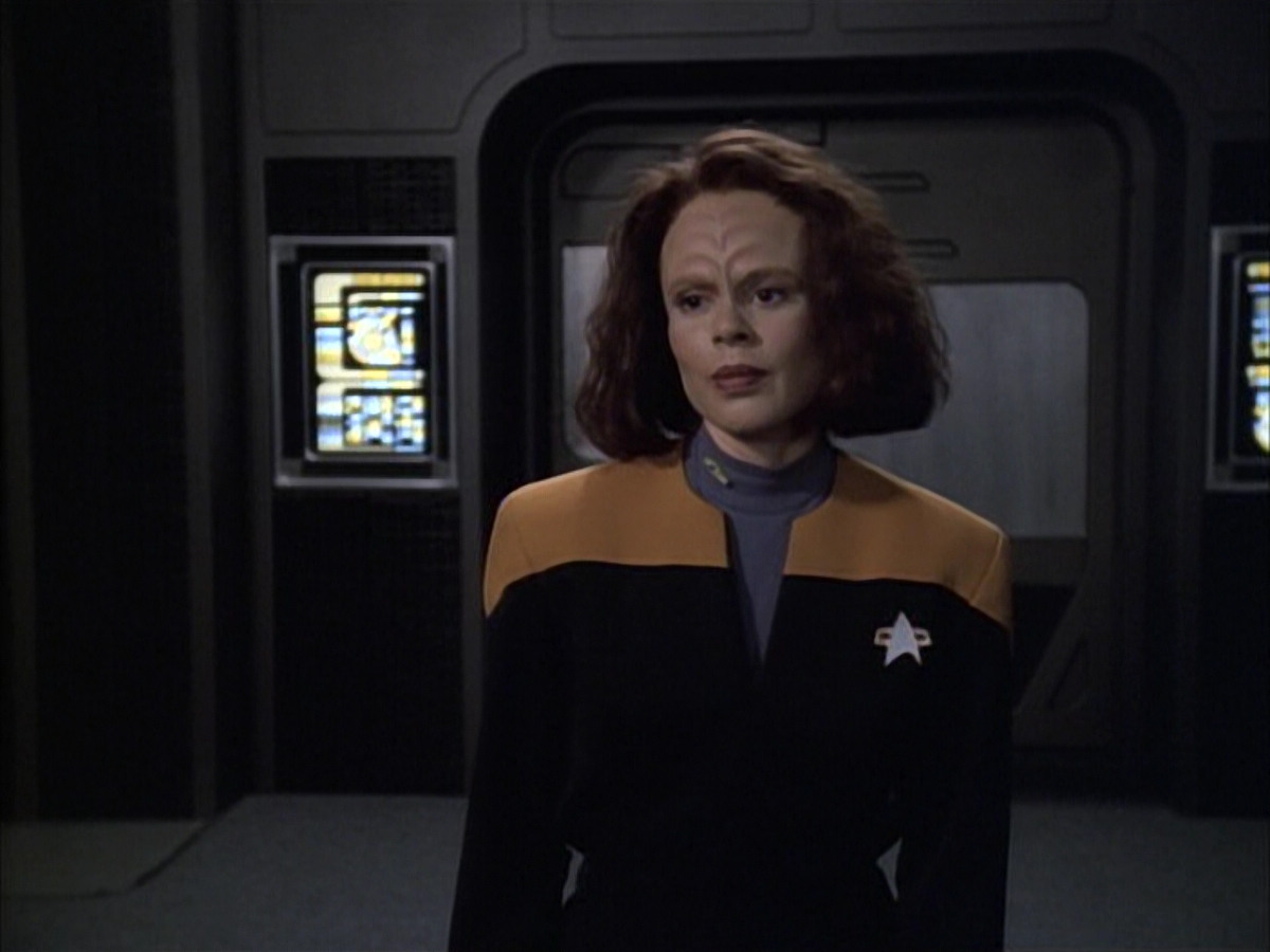 extant_StarTrek_VOY_6x02-SurvivalInstinct_00887.jpg