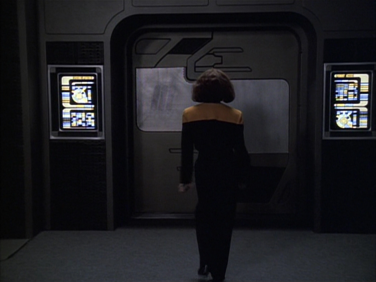 extant_StarTrek_VOY_6x02-SurvivalInstinct_00905.jpg