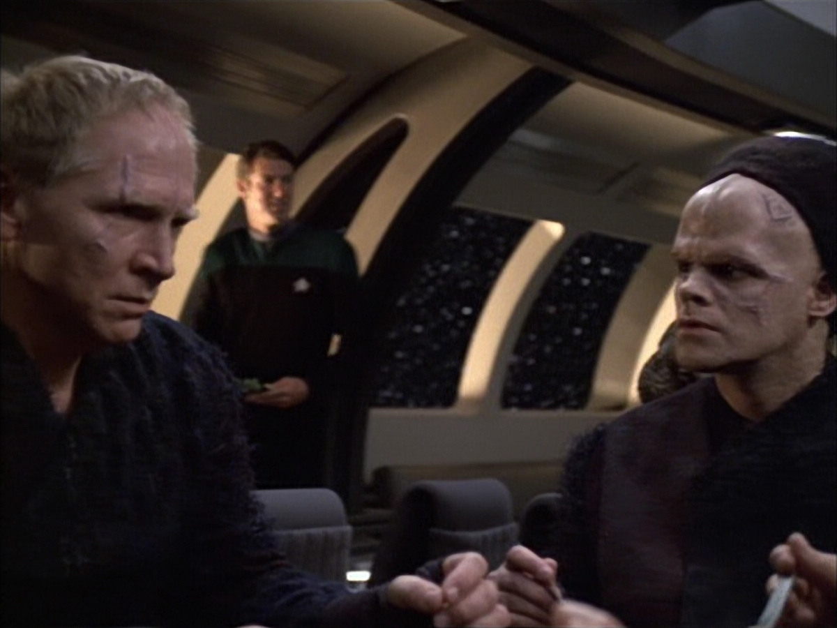 extant_StarTrek_VOY_6x02-SurvivalInstinct_00922.jpg