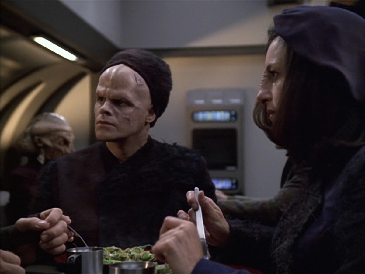 extant_StarTrek_VOY_6x02-SurvivalInstinct_00929.jpg