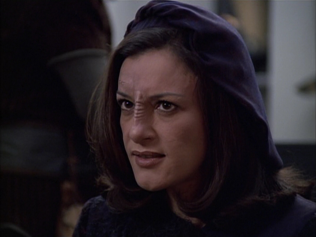 extant_StarTrek_VOY_6x02-SurvivalInstinct_00949.jpg