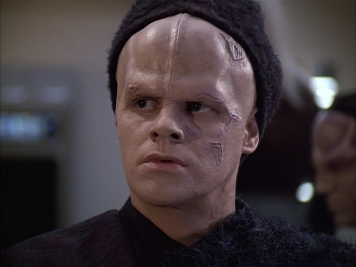 extant_StarTrek_VOY_6x02-SurvivalInstinct_00959.jpg