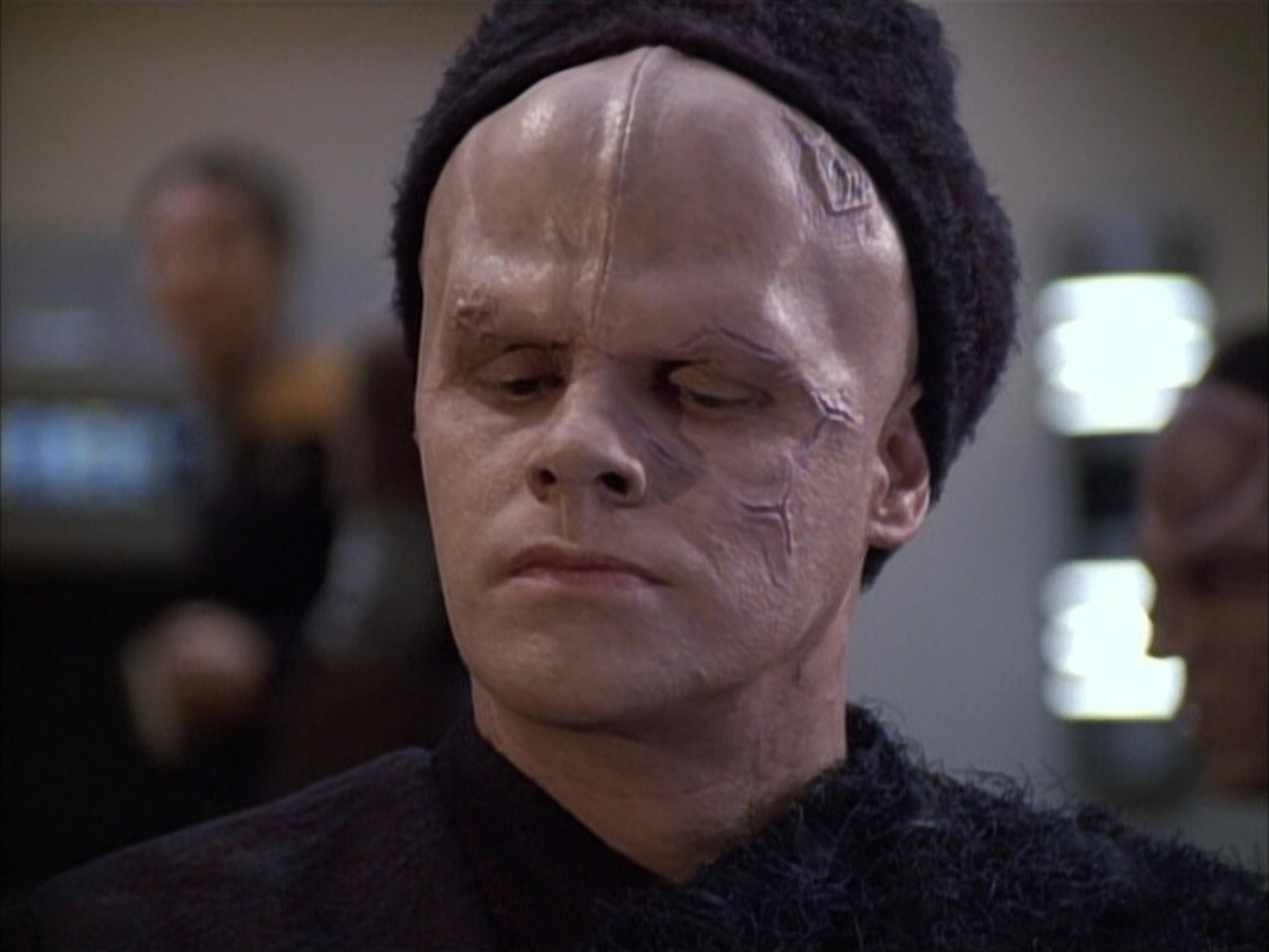 extant_StarTrek_VOY_6x02-SurvivalInstinct_00961.jpg