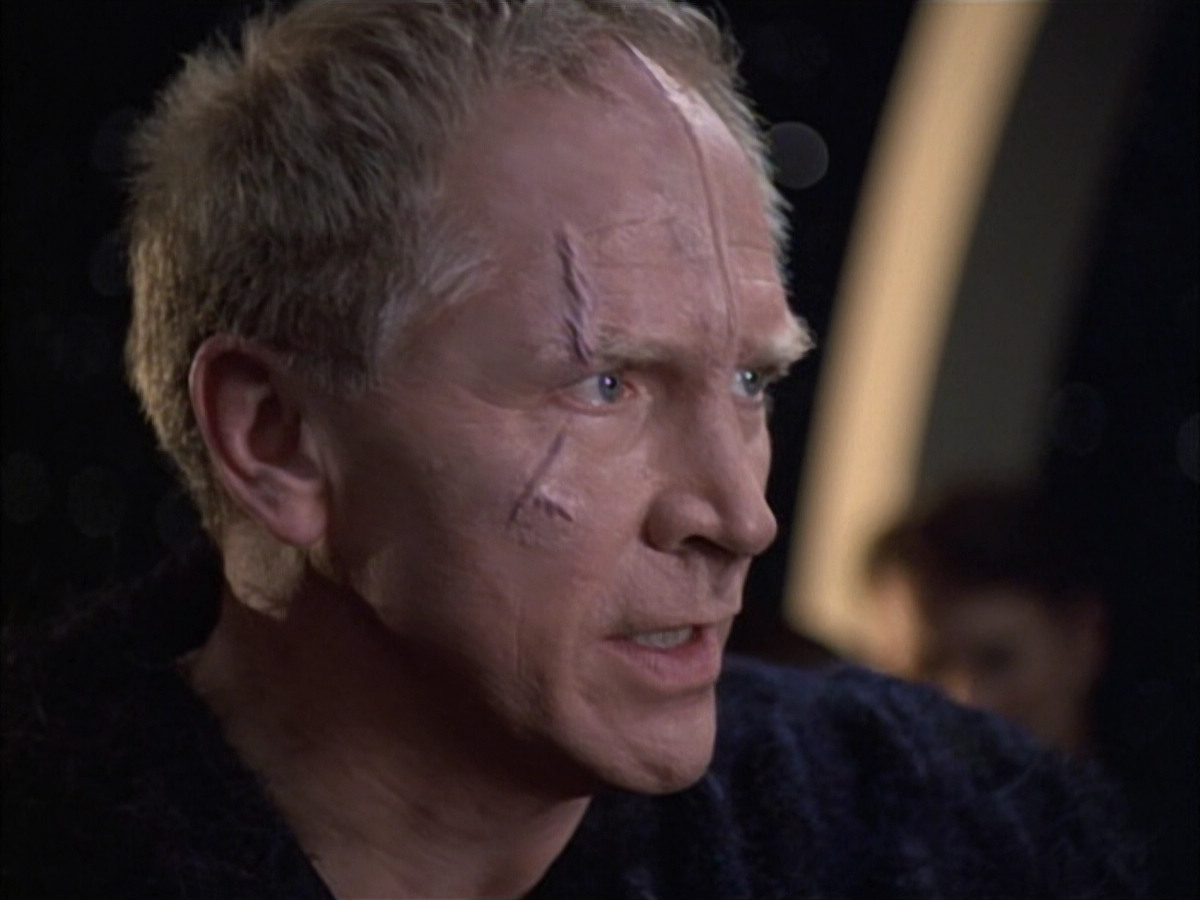 extant_StarTrek_VOY_6x02-SurvivalInstinct_00967.jpg