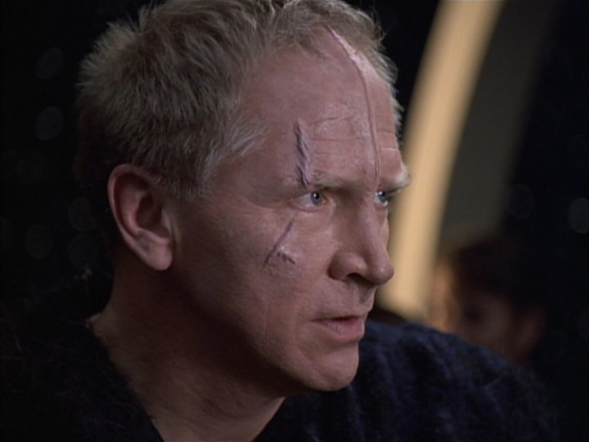 extant_StarTrek_VOY_6x02-SurvivalInstinct_00969.jpg