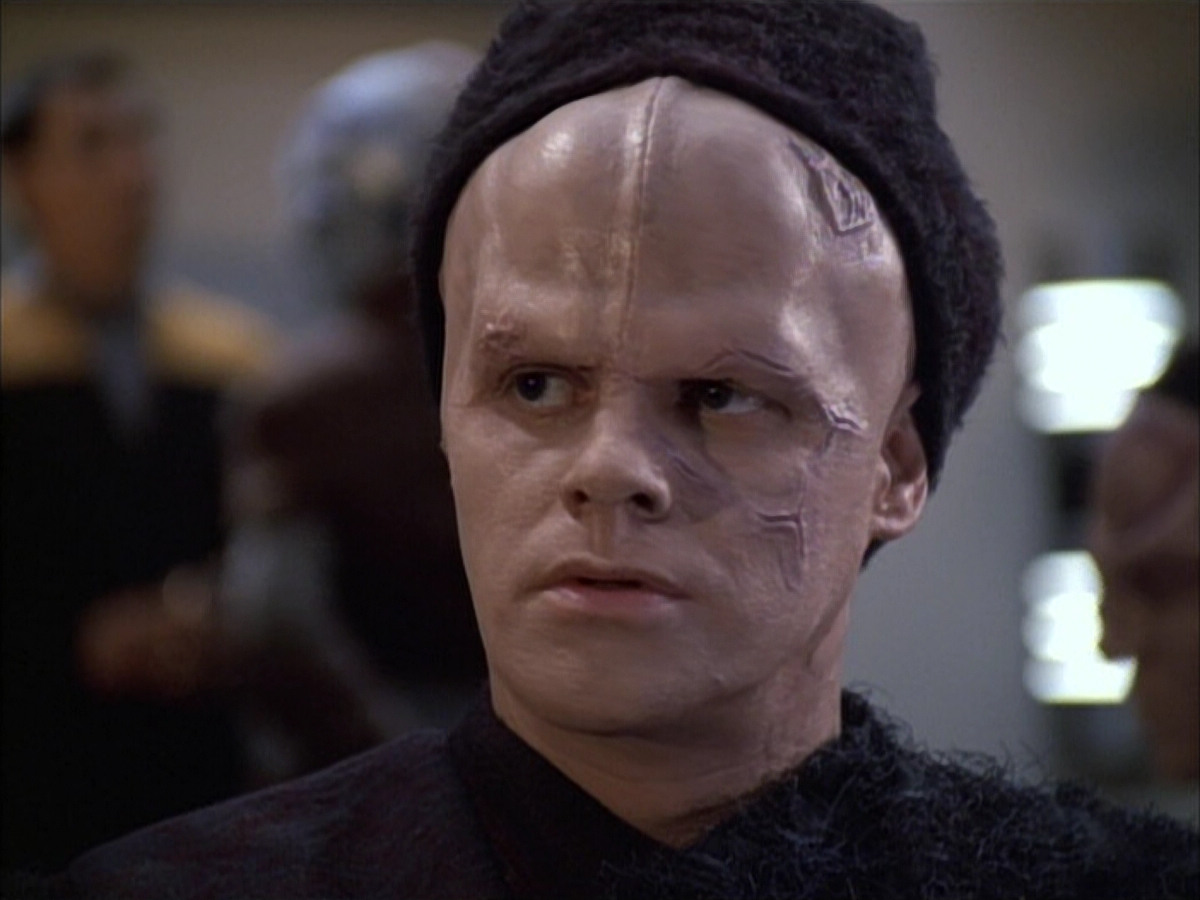 extant_StarTrek_VOY_6x02-SurvivalInstinct_00975.jpg