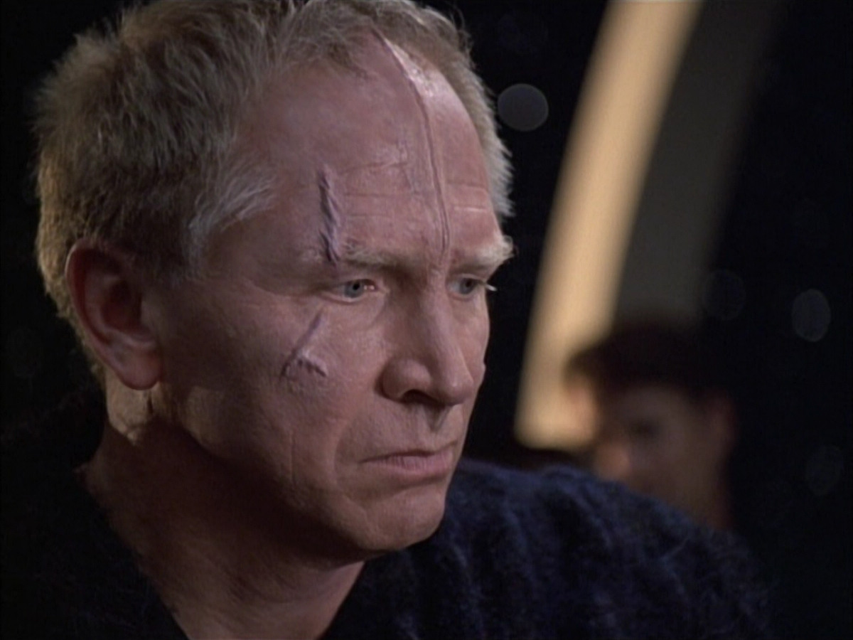 extant_StarTrek_VOY_6x02-SurvivalInstinct_00987.jpg