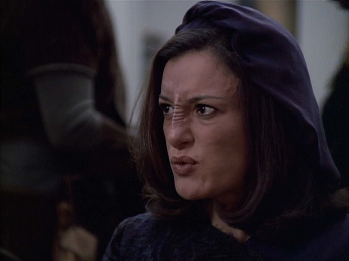 extant_StarTrek_VOY_6x02-SurvivalInstinct_00989.jpg