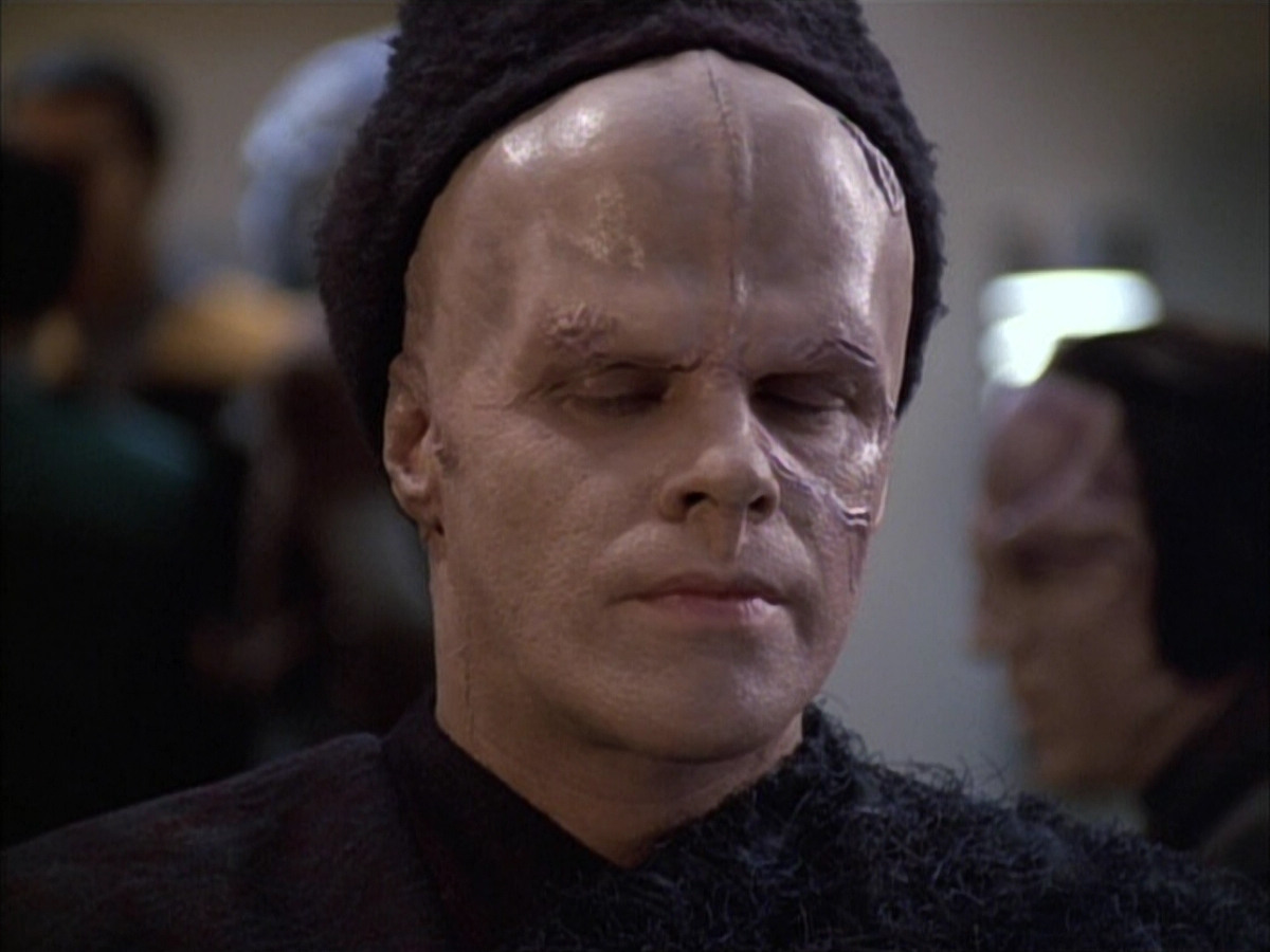 extant_StarTrek_VOY_6x02-SurvivalInstinct_00992.jpg