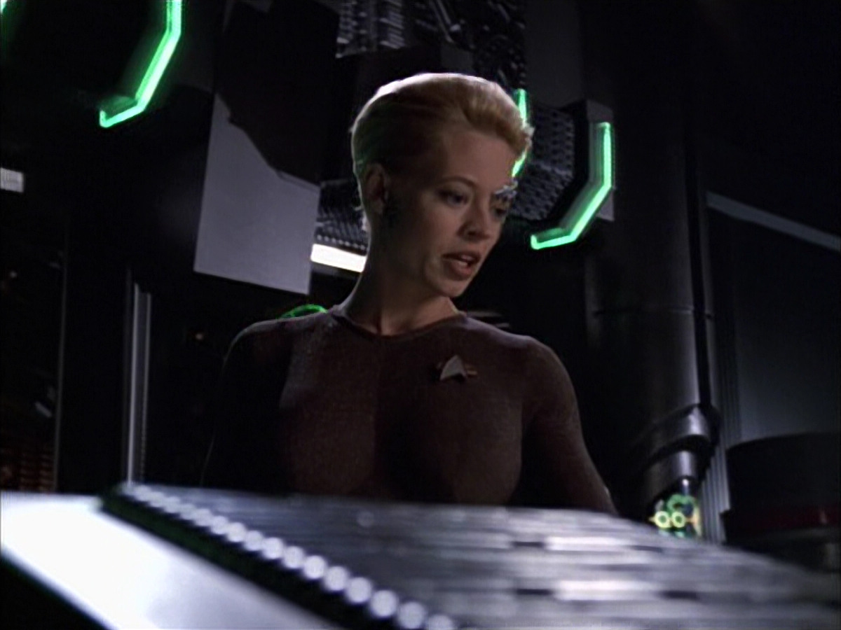 extant_StarTrek_VOY_6x02-SurvivalInstinct_00997.jpg